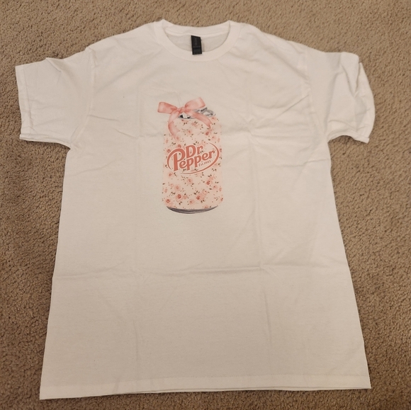 Womens White Gildan T Shirt Short Sleeve Crew Pink Dr. Pepper Size M #E129 - Picture 1 of 6
